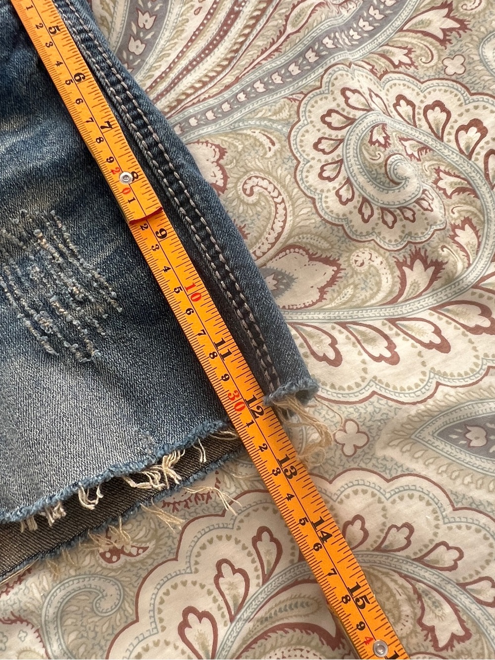 Underground Distressed Raw Hem Denim Cutoff Shorts - Faded Blue Size 9 - Picture 10 of 12